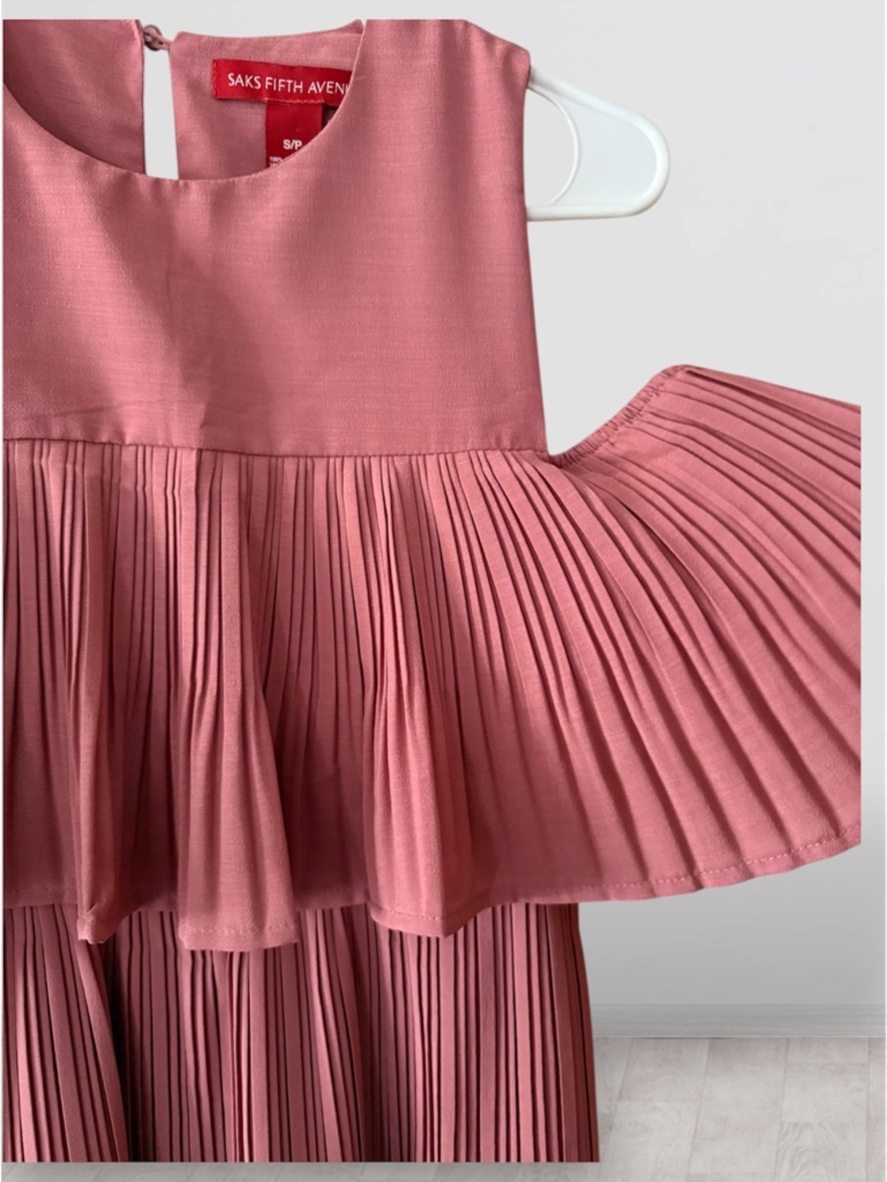 Saks Fifth Avenue Pleated Cold Shoulder Tiered Dress in Rose - Size S - Picture 4 of 7